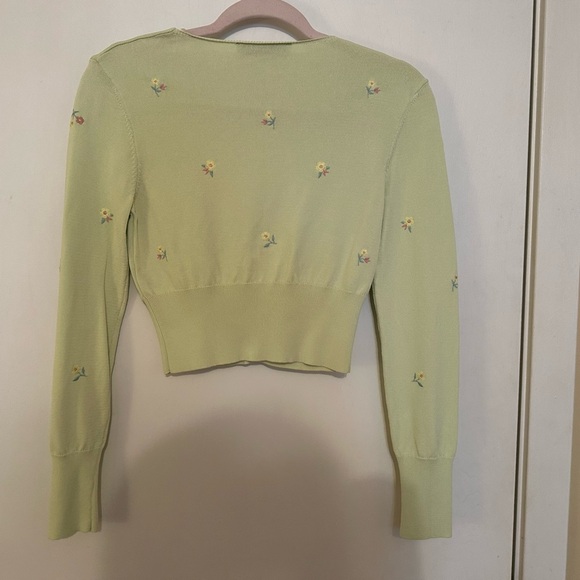 green flower sweater - Picture 3 of 3